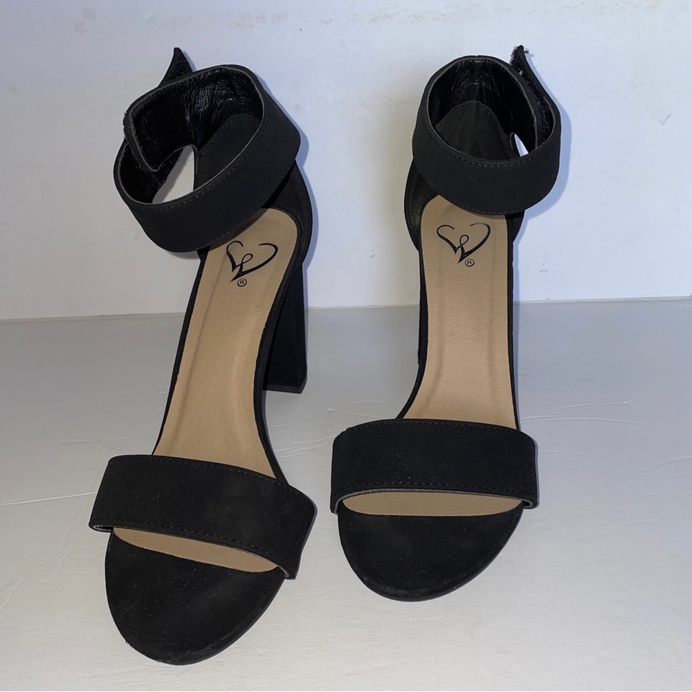 Womens shoes block heels size 8 color black